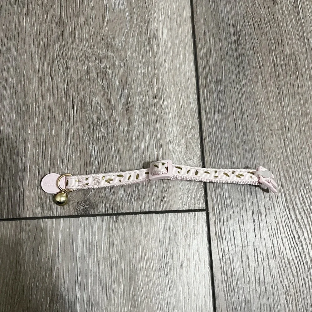 gold and pink kitten collar!